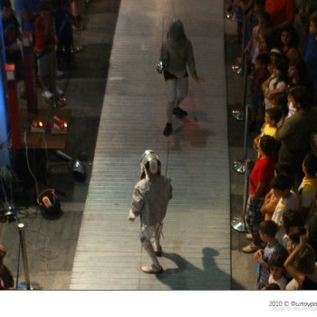 Επίδειξη ξιφασκίας της ΓΕΗ στο Talos Plaza