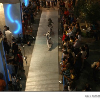 Επίδειξη ξιφασκίας της ΓΕΗ στο Talos Plaza