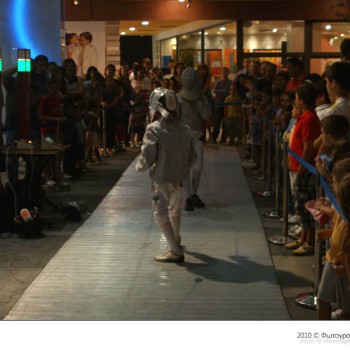 Επίδειξη ξιφασκίας της ΓΕΗ στο Talos Plaza