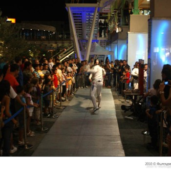 Επίδειξη ξιφασκίας της ΓΕΗ στο Talos Plaza